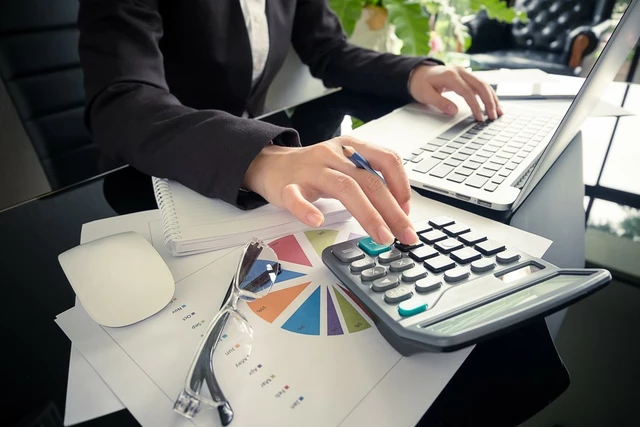 What are the hidden costs to starting a blog?
